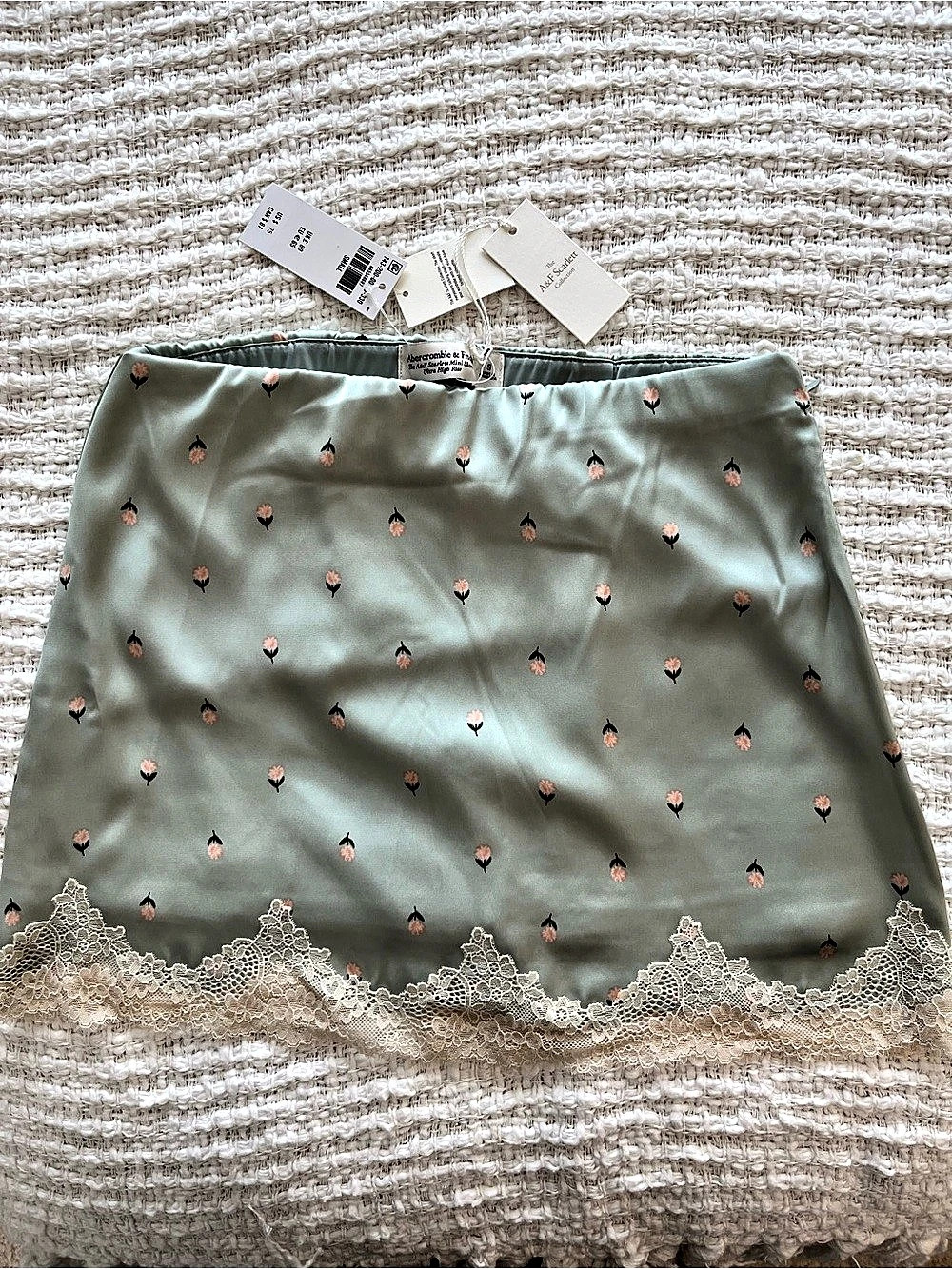 The A&F Collection Floral Lace Trim Mini Skirt in Green Size Small NWT